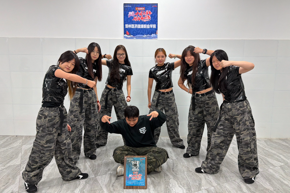 7人 季军.jpg